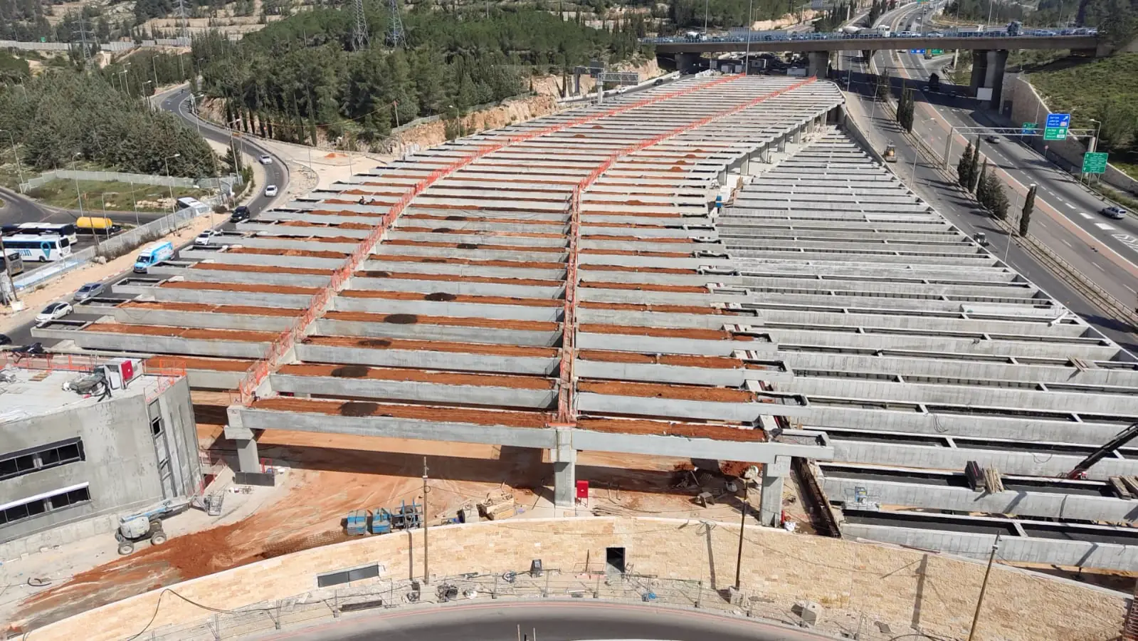 חניון ומסוף אוטובוסים 4-9 · תיעוד מהשטח