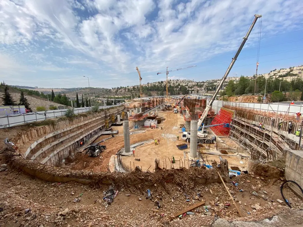 חניון ומסוף אוטובוסים 4-9 · תיעוד מהשטח